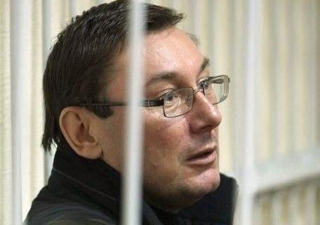 Луценко вважає, що суду дали вказівку завершувати його справу