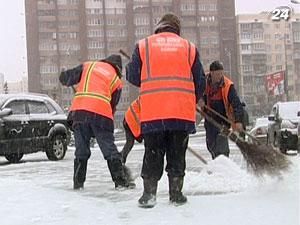 Столицю від заметів рятує 300 одиниць техніки