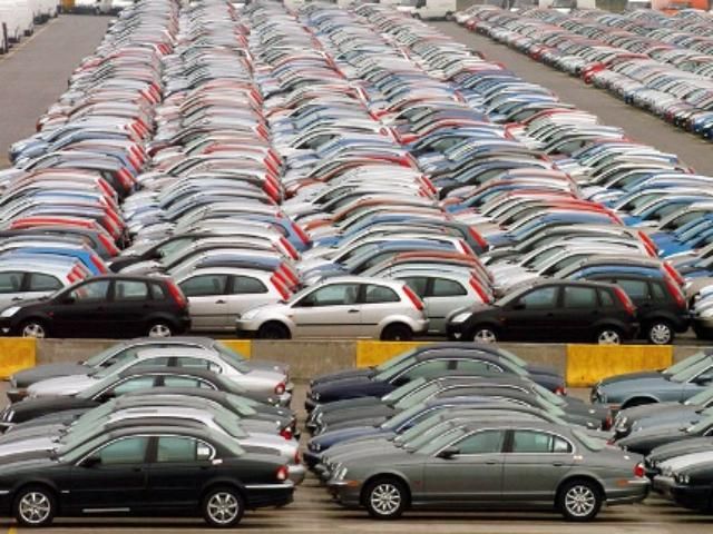 Европейцы сократили покупку новых автомобилей в 2011 году