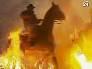 В Іспанії влаштували вогняні забави на конях