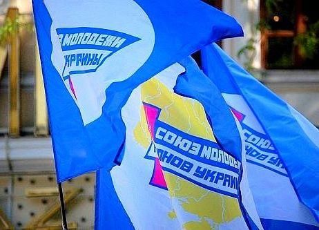 Молодые регионалы показали Тимошенко сказку "про золотой газ" Молодые регионалы показали Тимошенко сказку "про золотой газ"