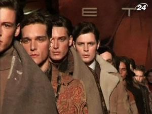 Будинок моди Etro презентує пернатий образ чоловіка-мрійника Будинок моди Etro презентує пернатий образ чоловіка-мрійника