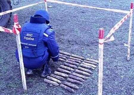 У Криму шторм виніс на берег понад 100 воєнних снарядів У Криму шторм виніс на берег понад 100 воєнних снарядів