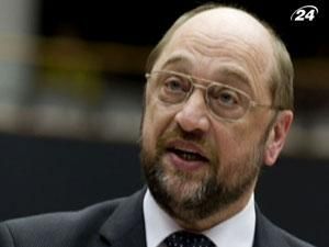 Янукович поздравил Шульца с избранием главой Европарламента Янукович поздравил Шульца с избранием главой Европарламента