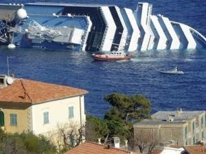 Рятувальну операцію у місці аварії лайнера призупинили Рятувальну операцію у місці аварії лайнера призупинили