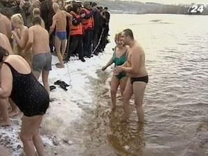 Священики і лікарі не радять лізти в ополонку без підготовки Священики і лікарі не радять лізти в ополонку без підготовки