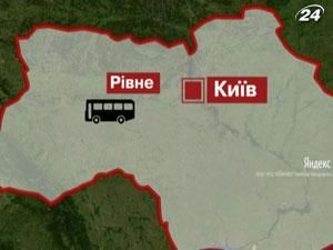 Під Рівним мікроавтобус з прочанами налетів на фуру Під Рівним мікроавтобус з прочанами налетів на фуру