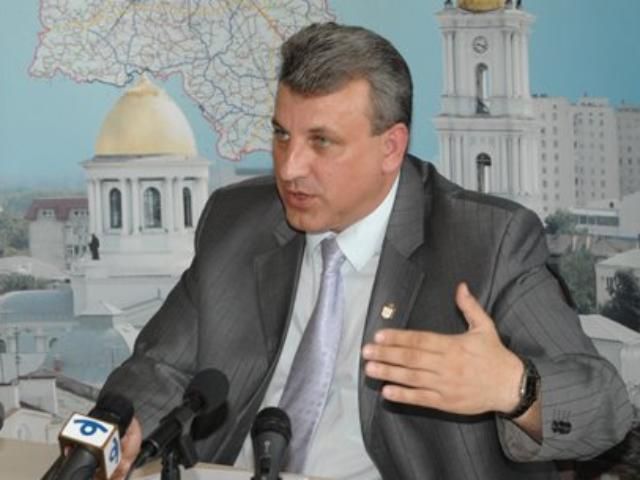 Мер Сум не хоче слухати вказівки Азарова щодо тарифів ЖКГ Мер Сум не хоче слухати вказівки Азарова щодо тарифів ЖКГ