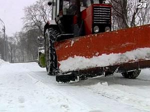 Рух транспорту в Києві ускладнився через сніг