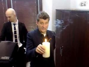 Депутат в польском парламенте зажег ароматические палочки с запахом марихуаны