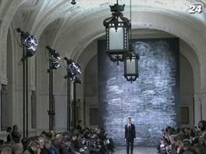 У Парижі відбувся показ колекції від Ів Сен Лоран У Парижі відбувся показ колекції від Ів Сен Лоран