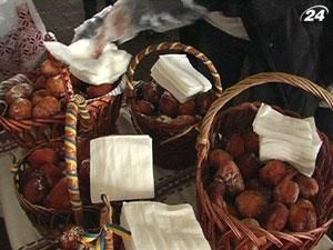 Пассажиров поезда "Донецк-Львов" накормили пампушками Пассажиров поезда "Донецк-Львов" накормили пампушками