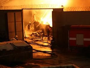 Донецк: Два человека стали жертвами пожара на табачной фабрике