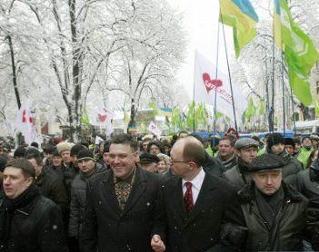 Тягнибок обіцяє розібратися з проплаченими мітингами