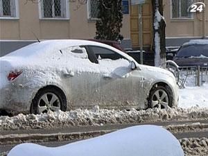 Снег с тротуаров уберут лишь с центральных улиц Киева