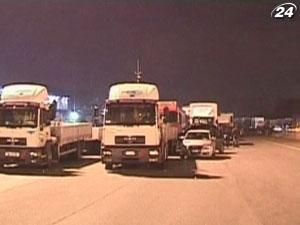 Італійські далекобійники протестують проти зростання цін на пальне Італійські далекобійники протестують проти зростання цін на пальне