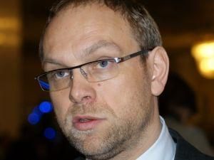 Власенко назвав пошуки іноземних лікарів для Тимошенко брехнею