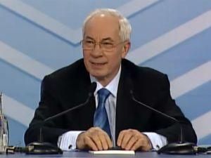 Азаров взял на работу людей с Facebook Азаров взял на работу людей с Facebook