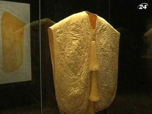 Открыли выставку золотой одежды Открыли выставку золотой одежды