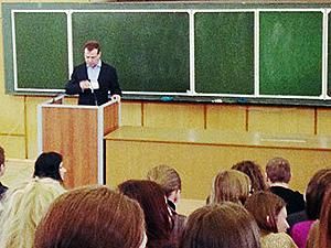 Медведєв: Мені відомі імена підозрюваних в побитті Кашина Медведєв: Мені відомі імена підозрюваних в побитті Кашина