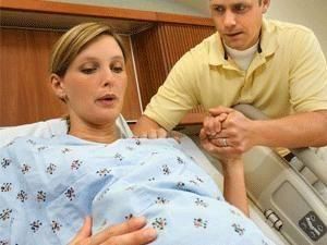 Присутствие мужа при родах снижает вероятность смерти женщины