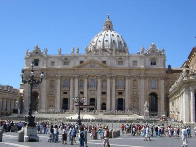 Банк Ватикану звинувачують у відмиванні грошей