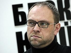 Власенко: Тимошенко керує і фракцією, і партією Власенко: Тимошенко керує і фракцією, і партією