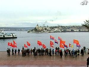 Американский военный корабль в Крыму встретили криками "Yankee, go home!"