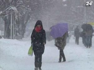 Снігопади спричинили транспортний колапс у кількох країнах Європи