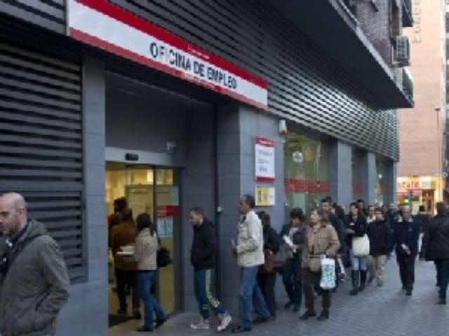 Почти четверть испанцев не имеют работы Почти четверть испанцев не имеют работы