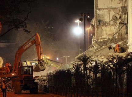 Кількість жертв обвалу будівель у Ріо-де-Жанейро зросла Кількість жертв обвалу будівель у Ріо-де-Жанейро зросла