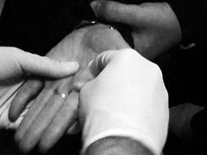 На Черкасщине женщина "продала" 6-летнюю дочку милиционерам На Черкасщине женщина "продала" 6-летнюю дочку милиционерам