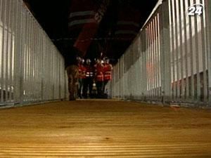 Скляний міст у Німеччині - перший у світі піший міст з органічного скла Скляний міст у Німеччині - перший у світі піший міст з органічного скла