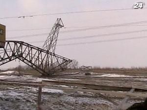 Запорожье: охотники за металлом завалили электроопору Запорожье: охотники за металлом завалили электроопору