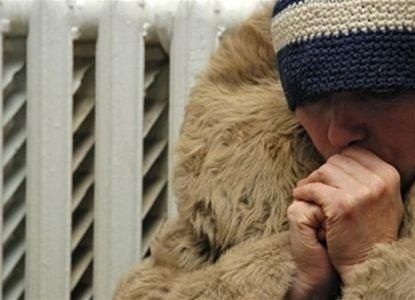 Азаров закликає українців допомагати один одному в холод