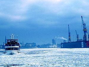 Немецким полицейским разрешили носить шапки Немецким полицейским разрешили носить шапки