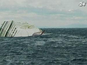 Через погану погоду з Costa Concordia почало витікати пальне Через погану погоду з Costa Concordia почало витікати пальне