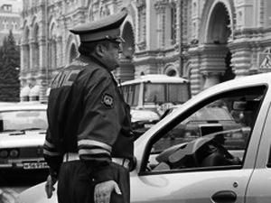 Патрульный в Москве сам перегнал авто человека, отказавшегося отъехать из-за кортежа Путина
