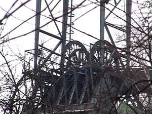 На Луганщині 4 людей перебувають у палаючій шахті