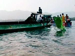 В Австралії вдалось врятувати понад 200 людей із затонулого порома В Австралії вдалось врятувати понад 200 людей із затонулого порома