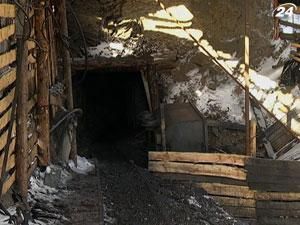 На Луганщине горит шахта, 4 горняков в ловушке
