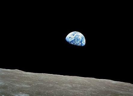 Туристов на Луну планируют отправить в 2017 году Туристов на Луну планируют отправить в 2017 году