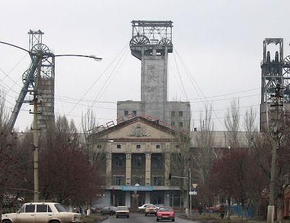 В Донецке задымилась шахта В Донецке задымилась шахта