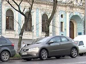 Влада візьметься розслідувати звідки в українців гроші на авто
