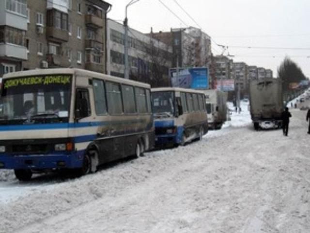 Автоперевізники масово скасовують рейси через морози