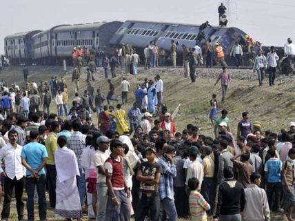 В Індії потяг зійшов з рейок. Поранено 50 осіб