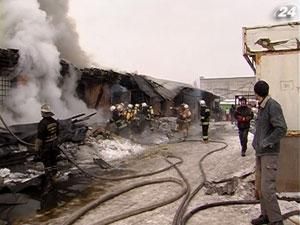 У Києві горіли склади будматеріалів У Києві горіли склади будматеріалів