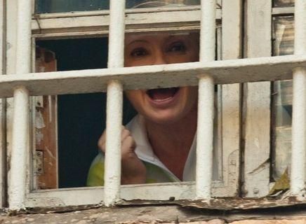 Тимошенко закликала не брати участі в переписуванні Конституції Тимошенко закликала не брати участі в переписуванні Конституції