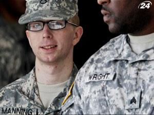 Інформатора Wikileaks судитиме військовий трибунал Інформатора Wikileaks судитиме військовий трибунал