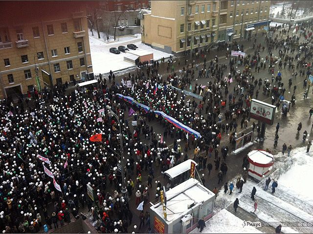 В Москве завершились многотысячные демонстрации В Москве завершились многотысячные демонстрации